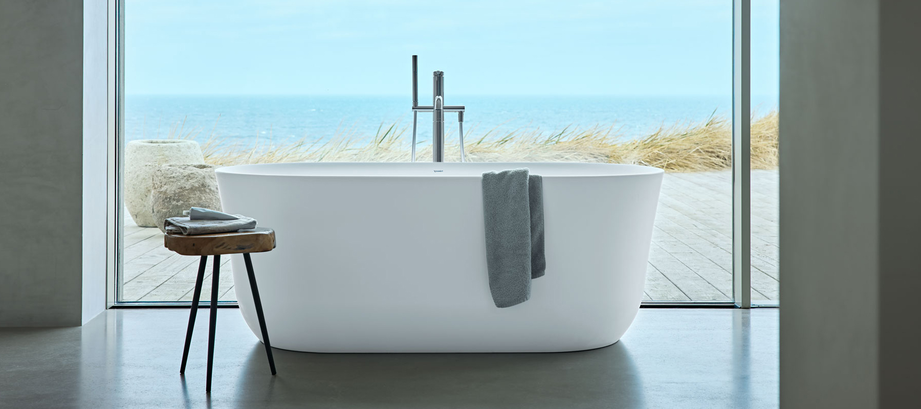 Immersing in Comfort: Luxury Bathtubs & Spa-like Accessories